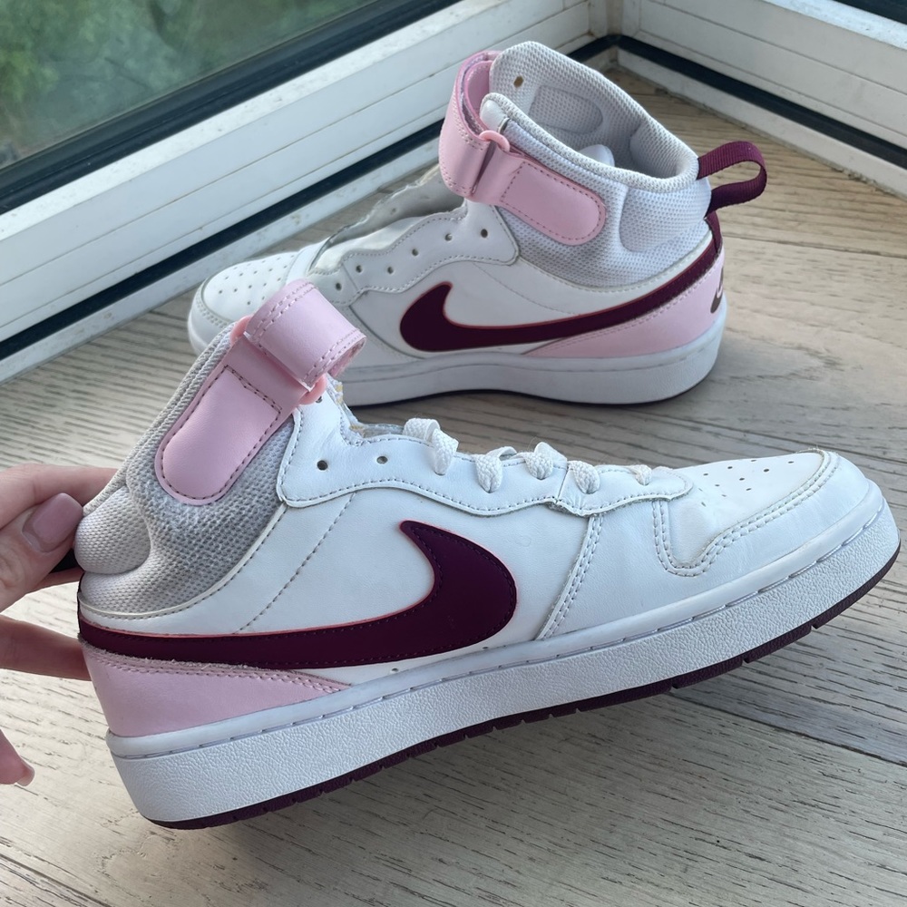Nike dunks mid size 6Y pink!
